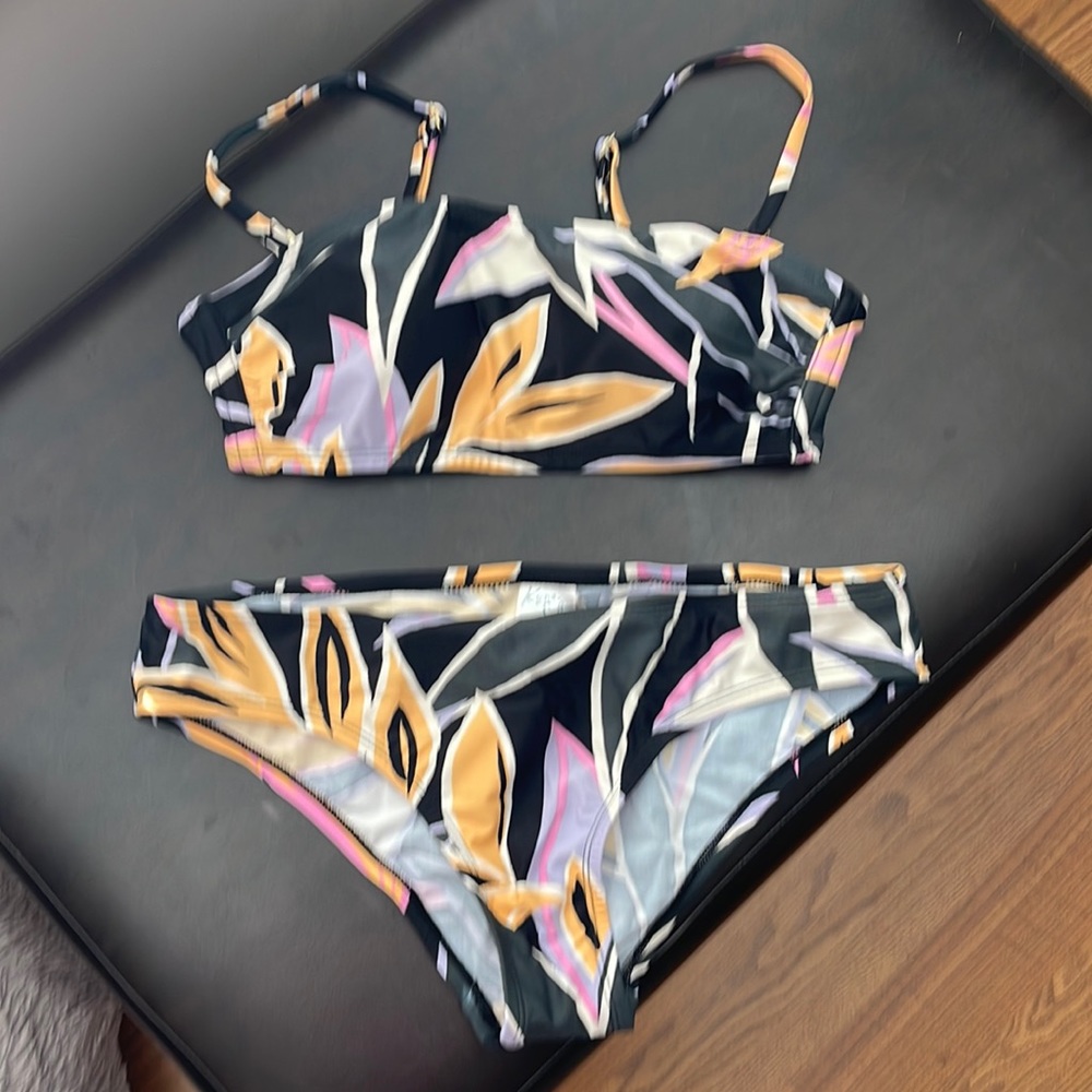 Women’s 2 piece swim suit